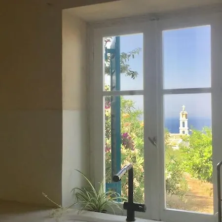 Feriehus Viento: A Charming In Triantaros ✮ *
